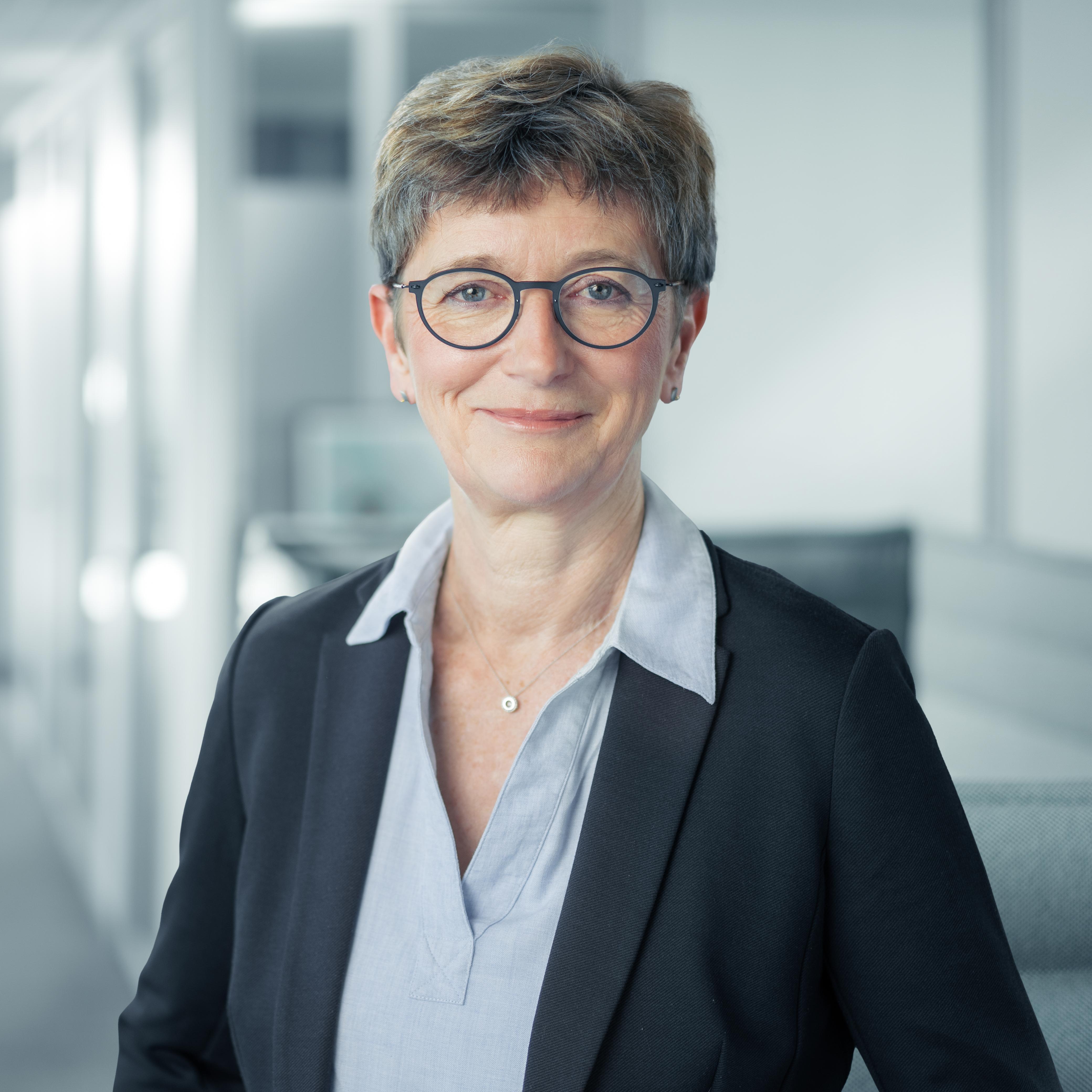 Dr. Bettina Hofer
