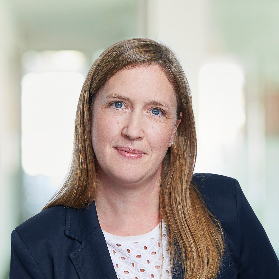 Christiane Lütticke, Associate