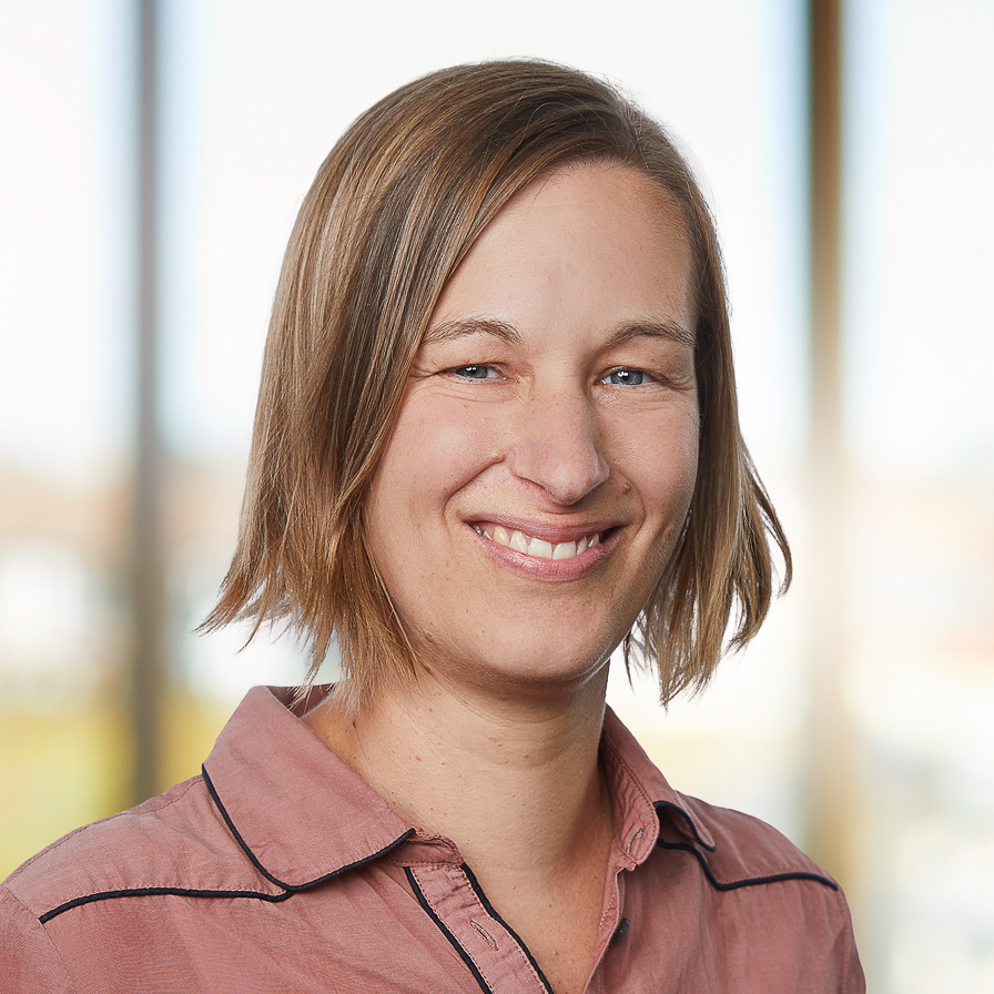 Astrid Giesecke, Associate