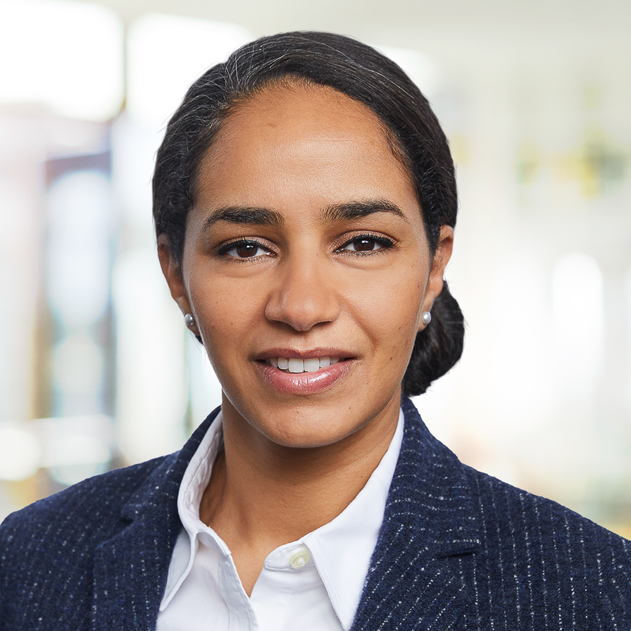 Meriem Halli-Farro, Associate