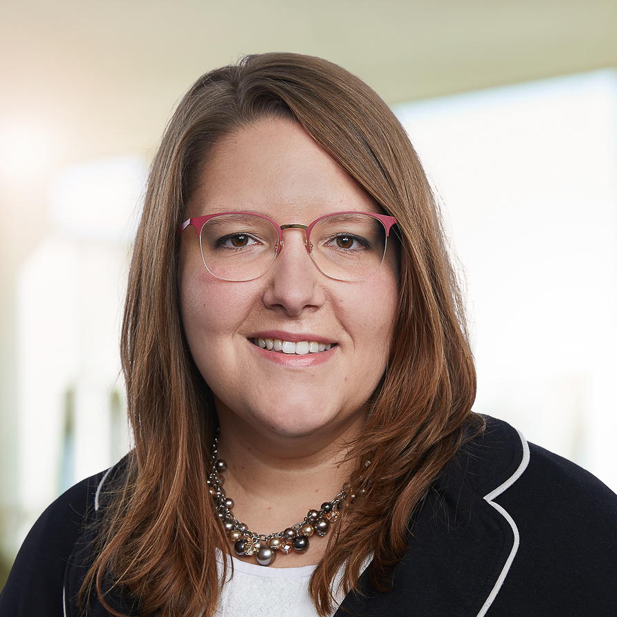 Nora Hinsken, Expert