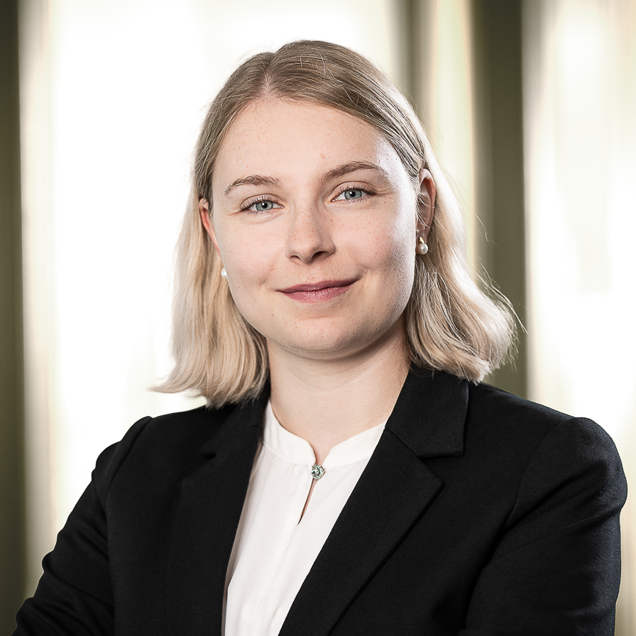 Jill van de Louw, Associate