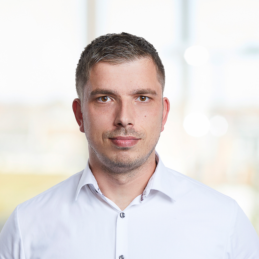 Malte Strache, Finance Specialist