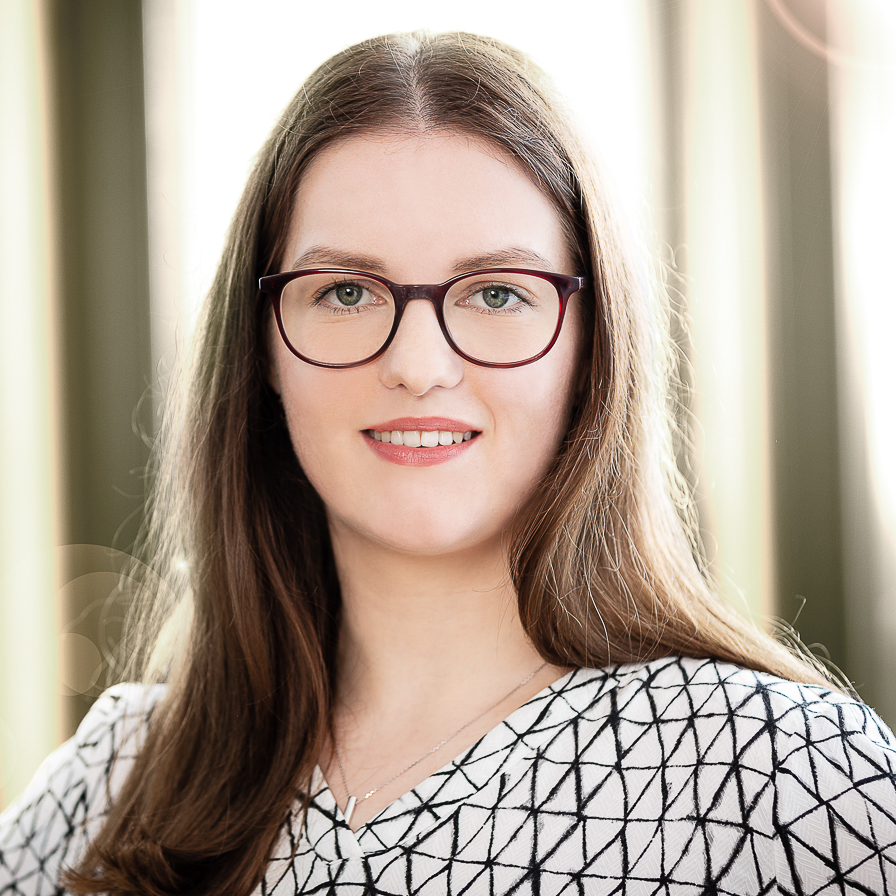 Nadja Gröning, Associate