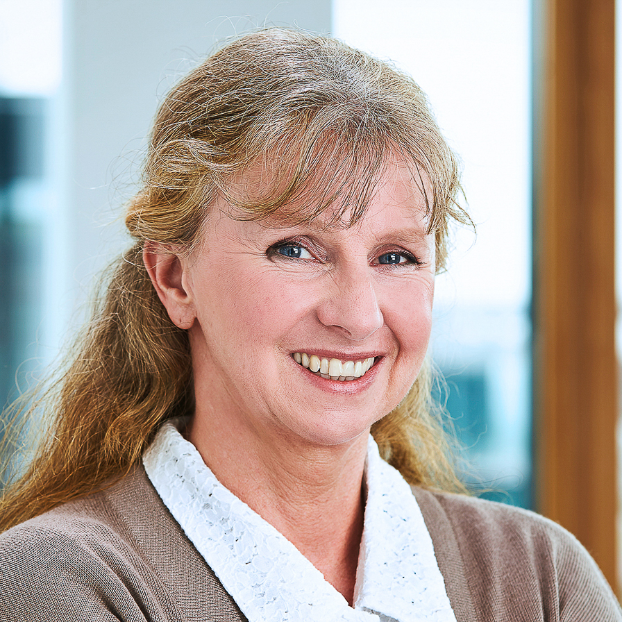 Sabine Hinterberger, Expert