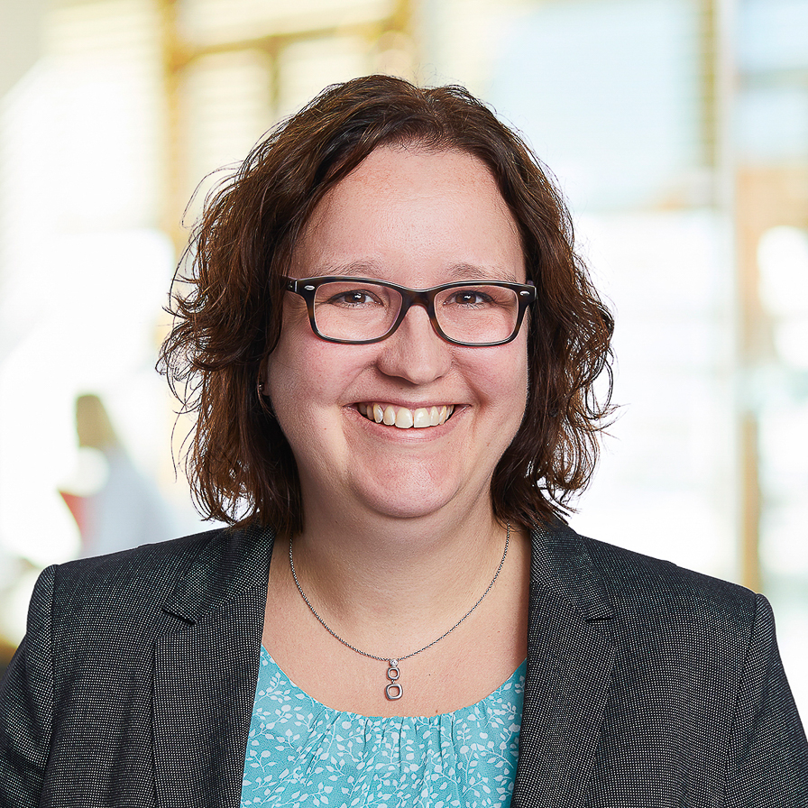 Tessa van Alen, Expert