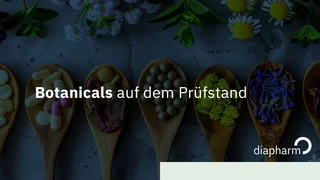 Grafik mit Holzlöffeln voller Kapseln, Tabletten und Kräutern, ergänzt durch frische Pflanzen und Text zu regulatorischer Bewertung botanischer Inhaltsstoffe, inklusive Diapharm-Logo.