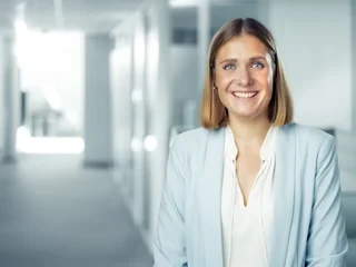 Dr. Esther Schwich