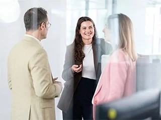 Kollegiale Abstimmung im Arbeitsbereich