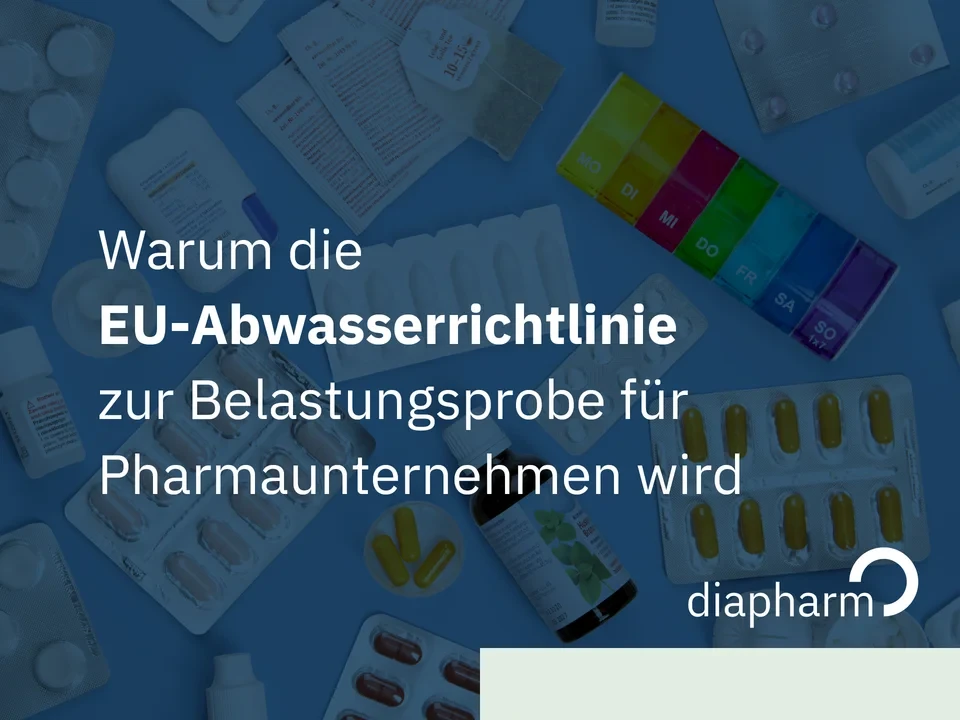 Grafik mit Medikamenten, Teststreifen und Spritze auf blauem Hintergrund, mit Text zur EU-Abwasserrichtlinie und Diapharm-Logo.